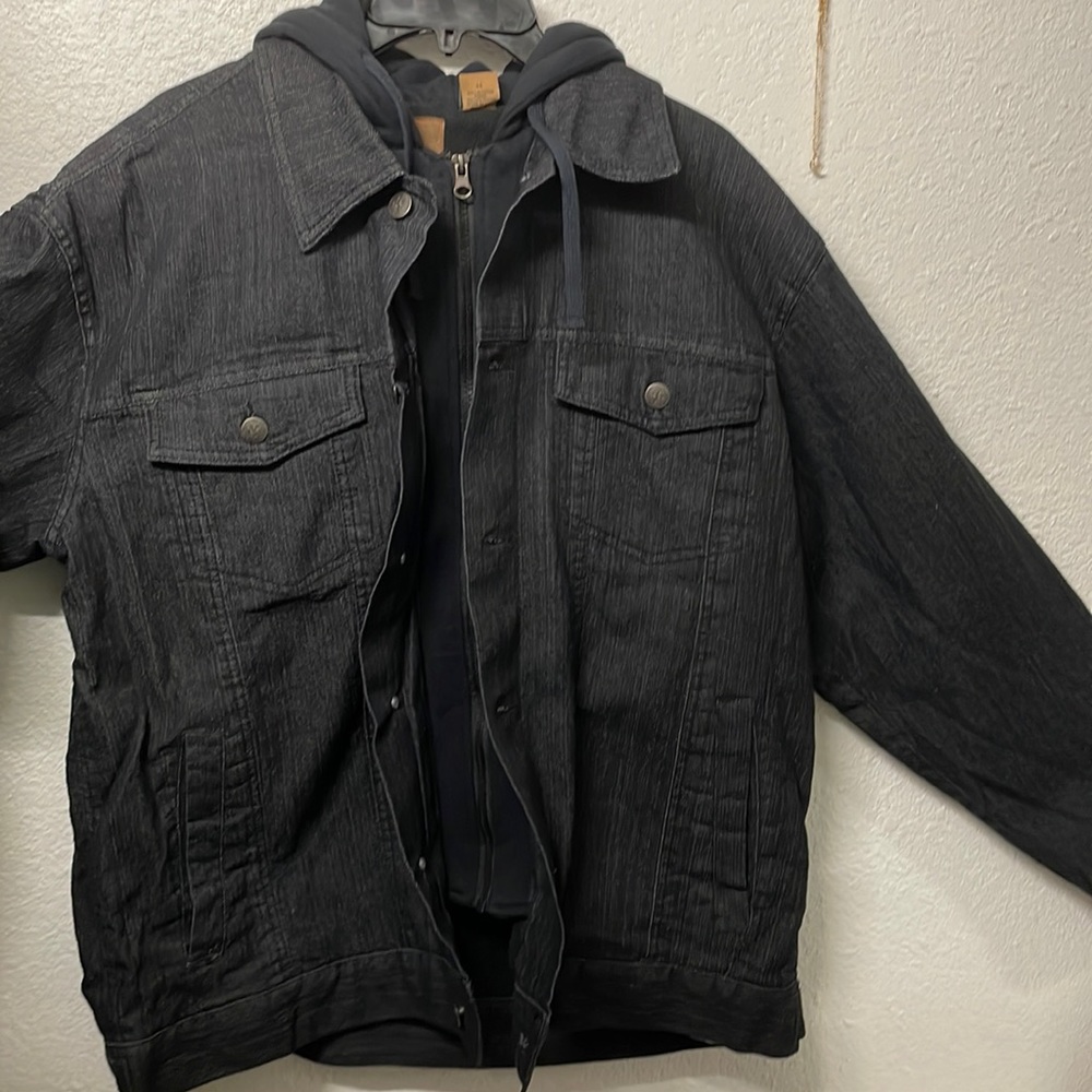 This is Size medium Indigo Joe jean jacket with a soft and warm cotton interior.